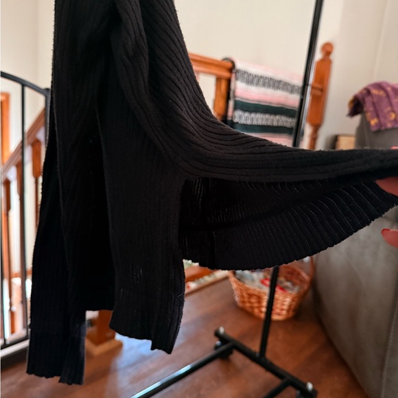 Wild Fable Ribbed V-Neck - Picture 2 of 3